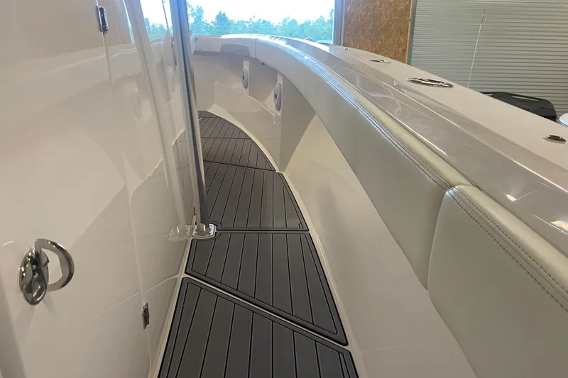  Yacht Photos Pics 2022 Front Runner 39 CC boat interior with sleek design and modern flooring.