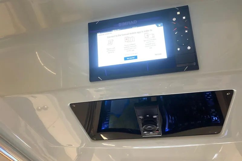  Yacht Photos Pics Simrad display on 2022 Front Runner 39 CC boat dashboard, showing connection instructions.
