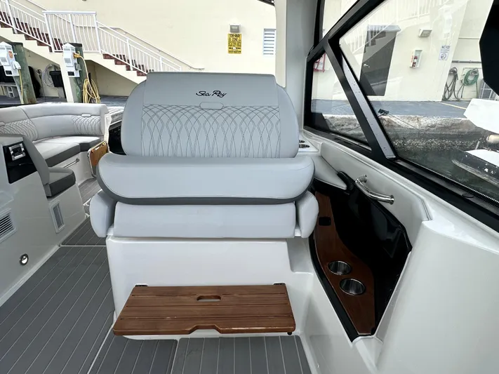 37 Sea Ray Sundancer Ob 2023 Yacht Photos Pics 2023 Sea Ray Sundancer 370 OB interior with luxurious seating and modern design.