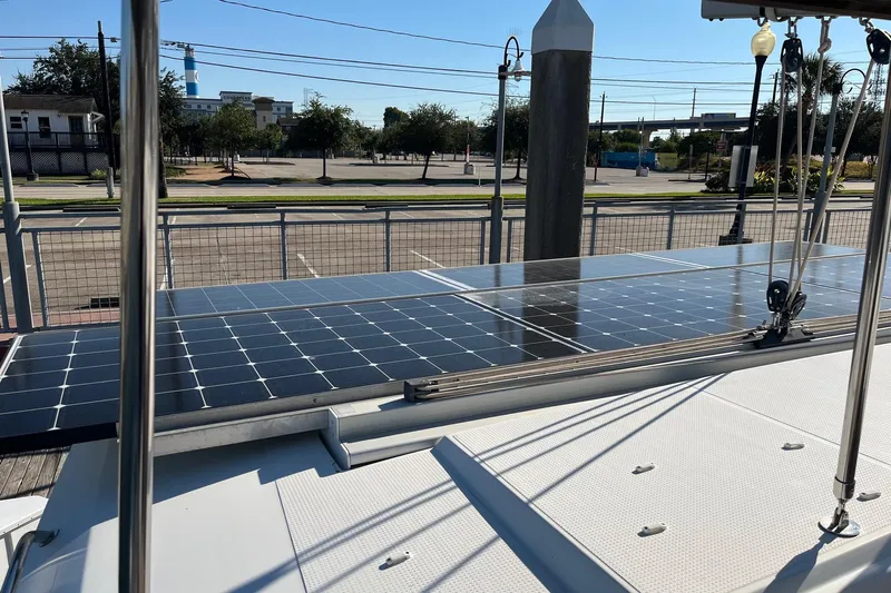 Akua Yacht Photos Pics Solar panels on 2018 Fountaine Pajot Helia 44 Evolution catamaran, docked in a marina.