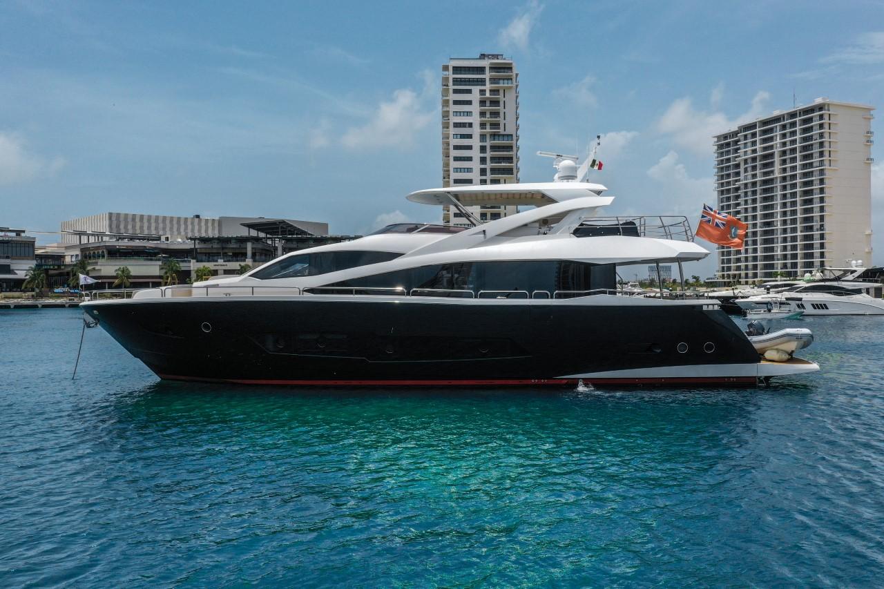 2019 Sunseeker 86 yacht
