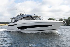 2024 Riviera 4600 SPORT YACHT-PLATINUM EDITION
