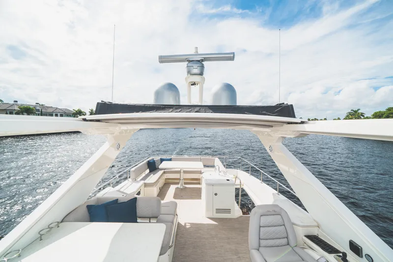  Yacht Photos Pics Luxurious 2017 Sea Ray L650 Fly yacht with spacious deck and scenic water view.