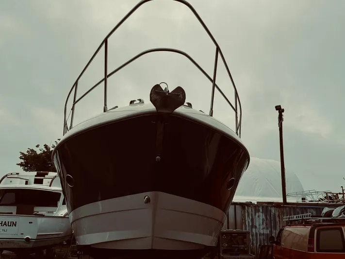  Yacht Photos Pics 2009 Azimut Atlantis 50 yacht on dry dock, front view.