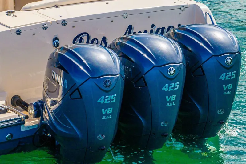 Dos Amigos Yacht Photos Pics Triple Yamaha 425 V8 engines on a 2020 Grady-White Freedom 375 boat.