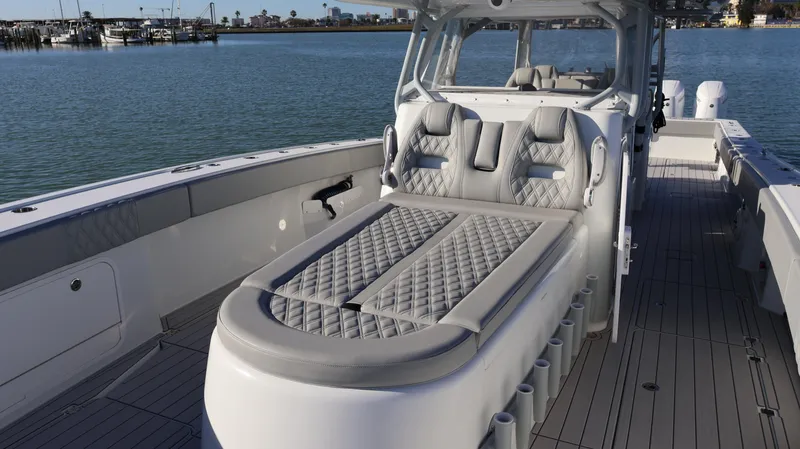  Yacht Photos Pics Luxury Freeman 47 boat interior, 2021 model, featuring elegant seating and spacious deck.