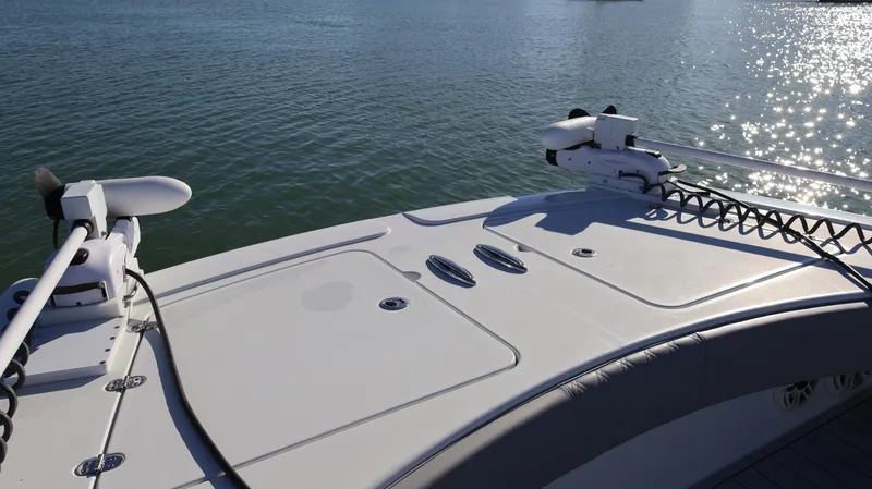  Yacht Photos Pics Freeman 47 boat deck, 2021 model, on calm water with sunlight reflections.