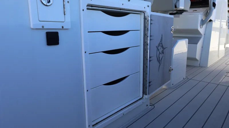  Yacht Photos Pics Freeman 47 boat storage compartments, 2021 model, featuring sleek design and efficient organization.