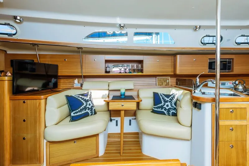 Kia Ora Yacht Photos Pics Interior of 2014 Catalina 385 sailboat with cozy seating and modern amenities.