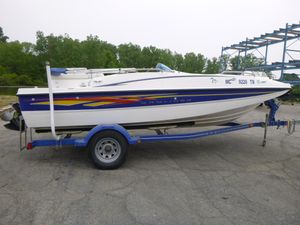 2007 Bayliner 197 Deck Boat on a blue trailer, parked outdoors.