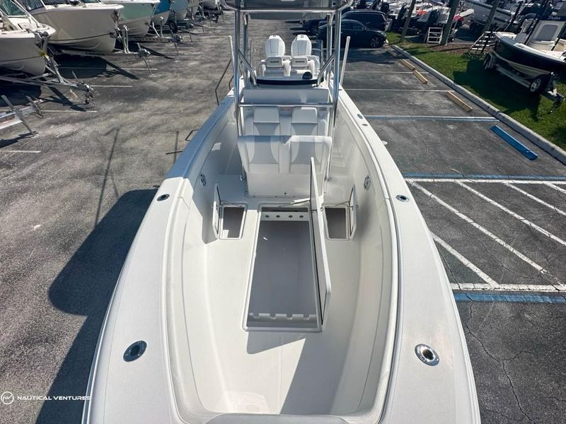 2023 Bluewater Sportfishing 2550