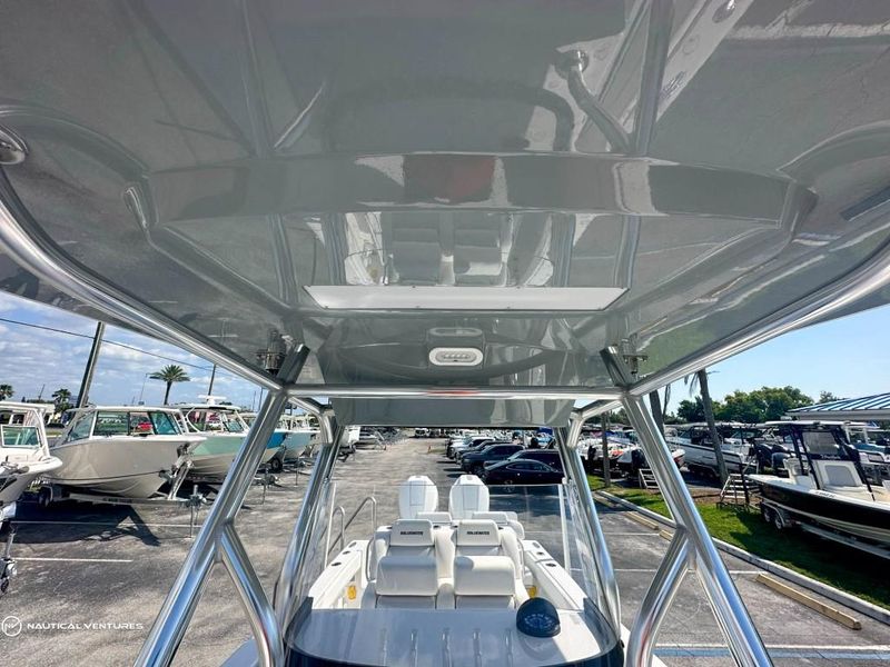 2023 Bluewater Sportfishing 2550