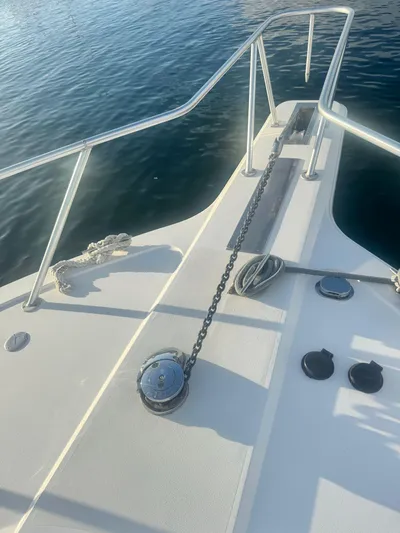  Yacht Photos Pics Bow of 2000 Ocean Yachts 48, featuring anchor chain and railing over calm water.