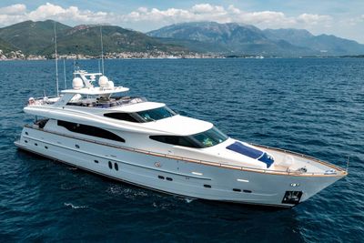 Yacht
