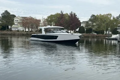Aviara AV40 Outboard