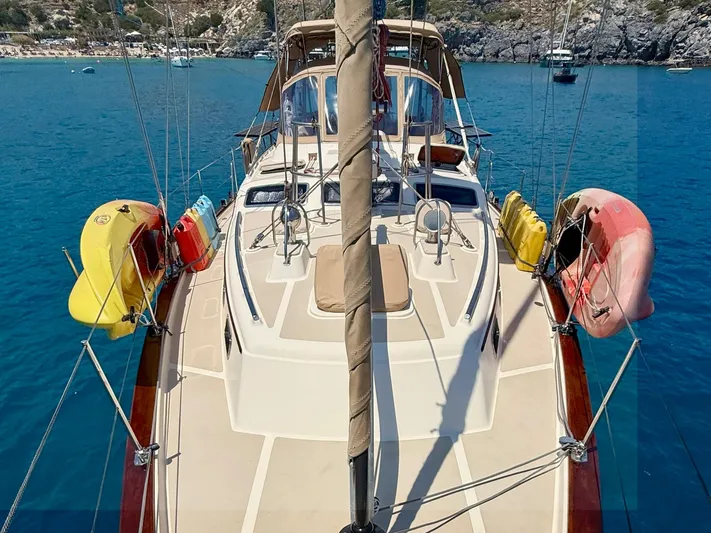  Yacht Photos Pics Sailboat Island Packet 465, 2008 model, docked in clear blue waters with kayaks and lifebuoys.