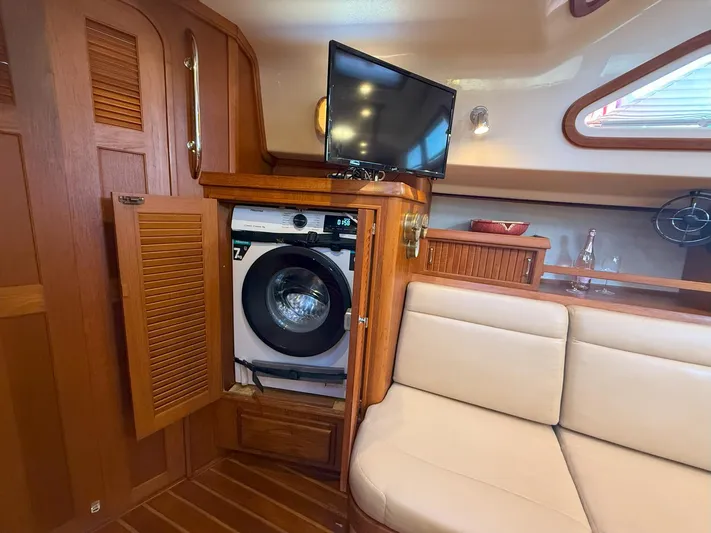  Yacht Photos Pics Interior of 2008 Island Packet 465 yacht with washer, TV, and seating area.