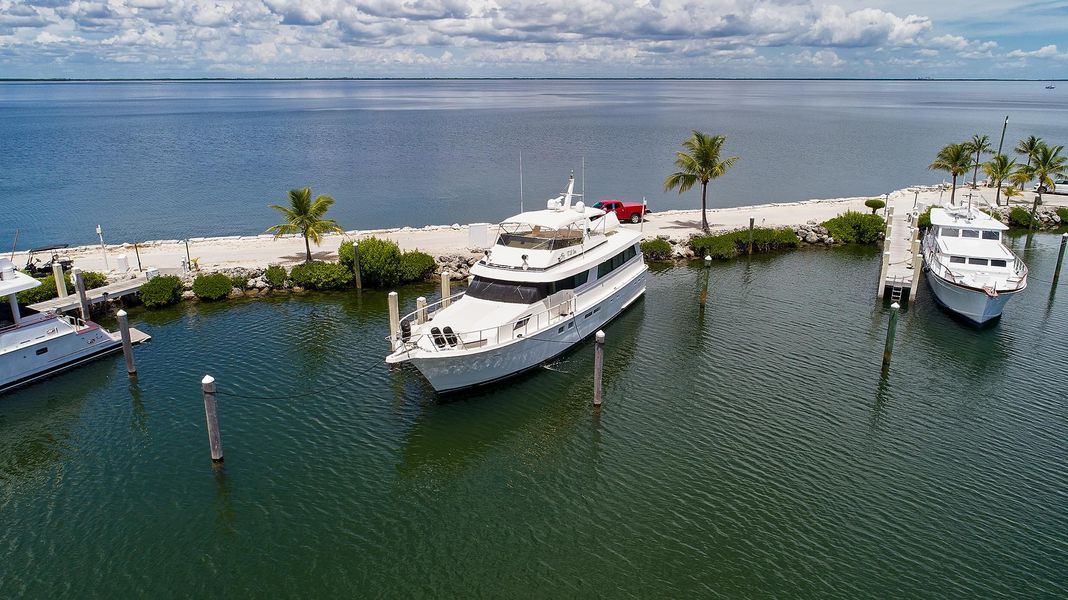 1988 Hatteras 70 Motor Yacht