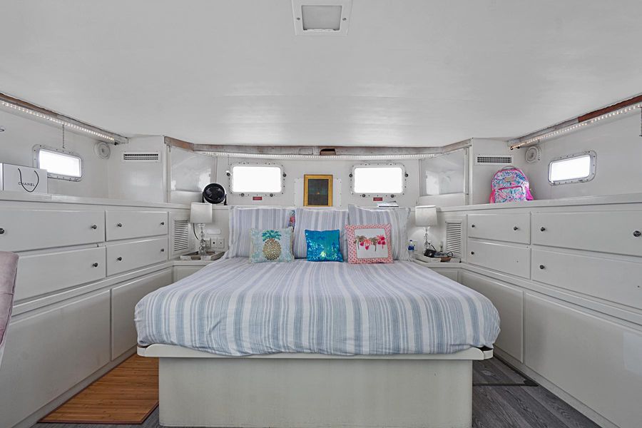 1988 Hatteras 70 Motor Yacht