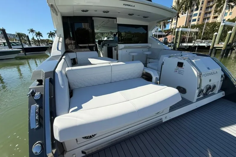  Yacht Photos Pics 2022 Formula 500 Super Sport Crossover luxury yacht with spacious seating and modern design.