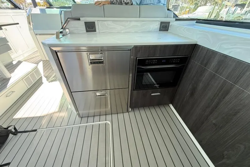  Yacht Photos Pics Modern kitchen area in 2022 Formula 500 Super Sport Crossover boat.