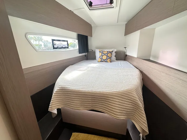 Serendipity Yacht Photos Pics 