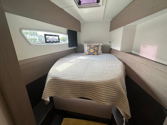 Serendipity Yacht Photos Pics 