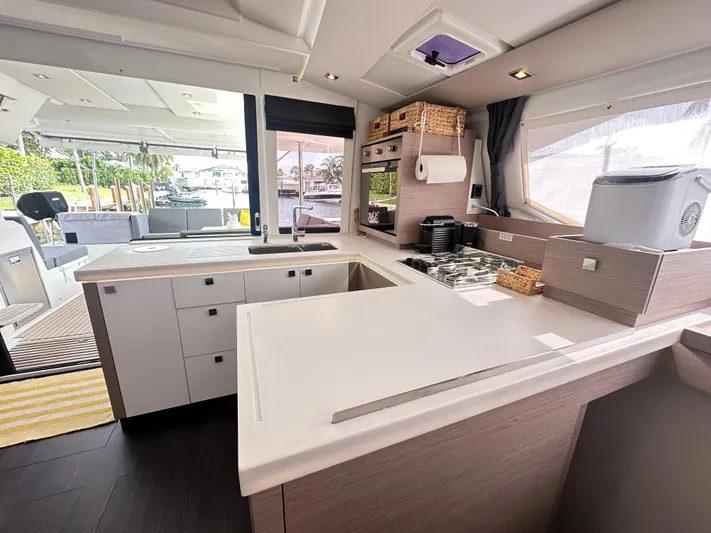 Serendipity Yacht Photos Pics 