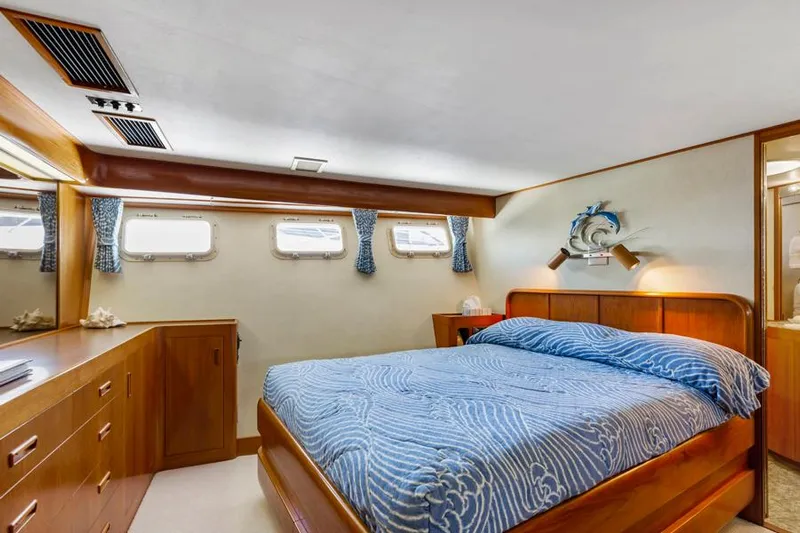 Don Juan Yacht Photos Pics MASTER STATEROOM