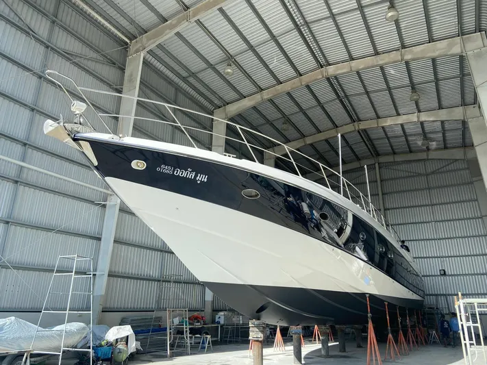 August Moon Yacht Photos Pics 
