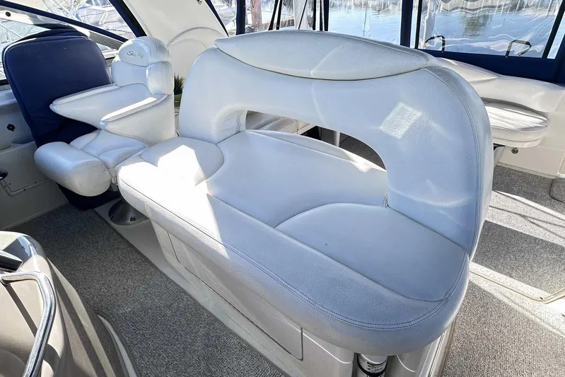  Yacht Photos Pics Interior seating of 2000 Sea Ray 410 Sundancer yacht, featuring plush white upholstery.