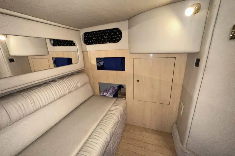  Yacht Photos Pics Interior of 2000 Sea Ray 410 Sundancer yacht, featuring a cozy seating area and modern design.