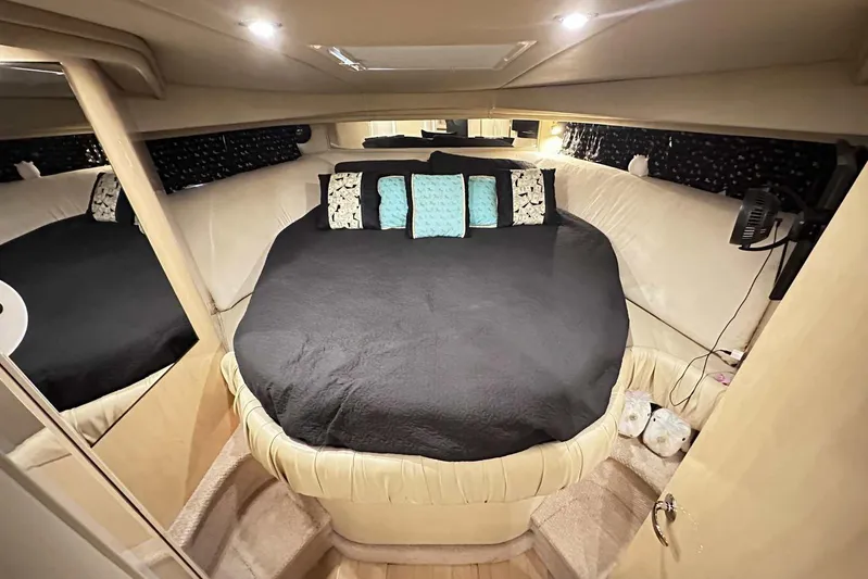  Yacht Photos Pics Luxurious interior cabin of 2000 Sea Ray 410 Sundancer yacht with cozy bedding.
