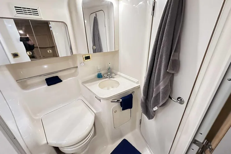  Yacht Photos Pics Bathroom interior of 2000 Sea Ray 410 Sundancer yacht, featuring sink and toilet.