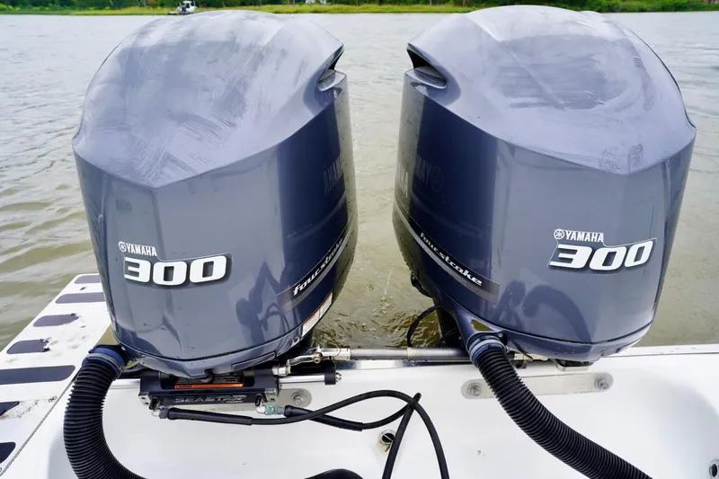  Yacht Photos Pics Twin Yamaha 300 outboard engines on a 2015 Southport 29 FE boat.