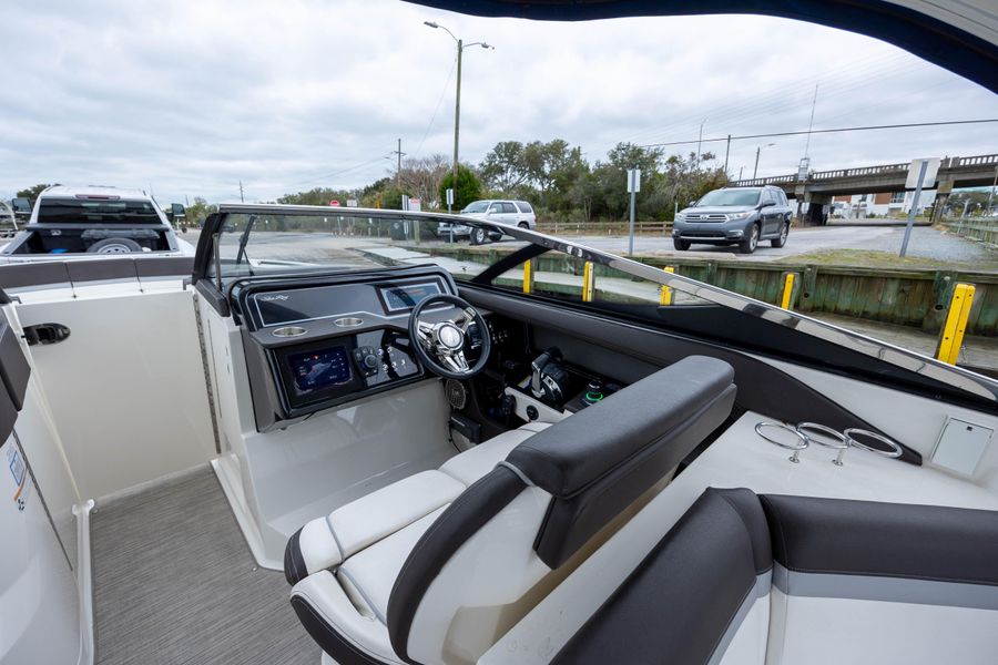 2017 Sea Ray 310 SLX OB