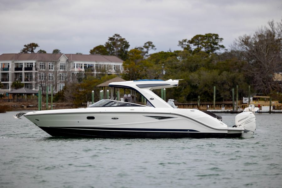 2017 Sea Ray 310 SLX OB