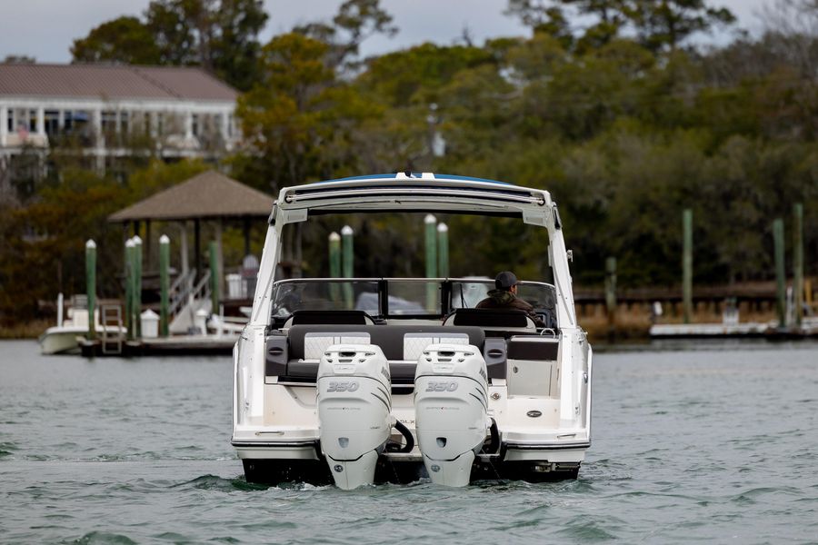 2017 Sea Ray 310 SLX OB