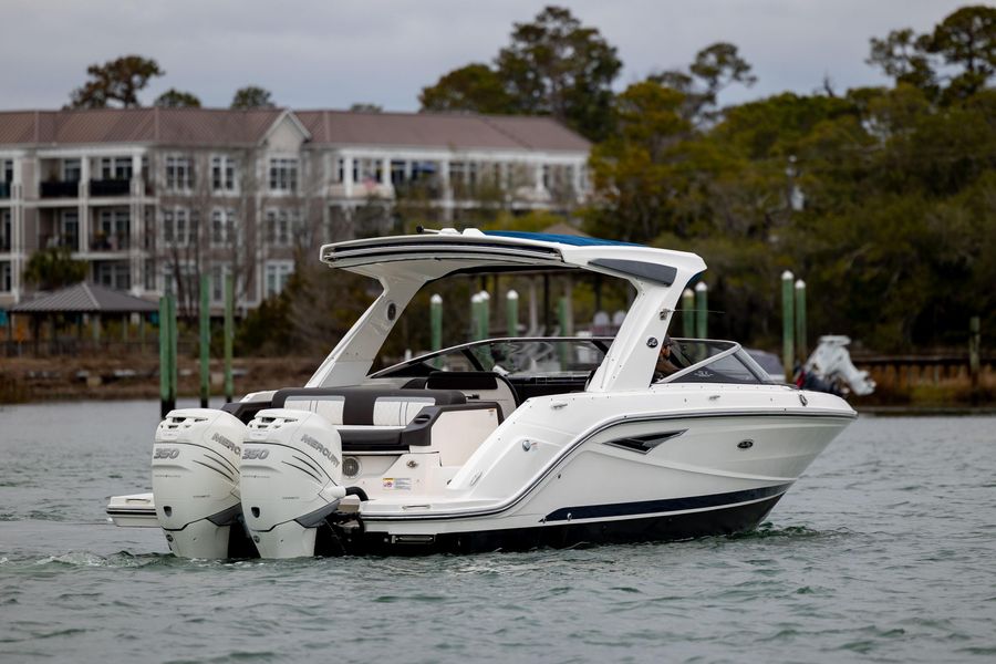 2017 Sea Ray 310 SLX OB