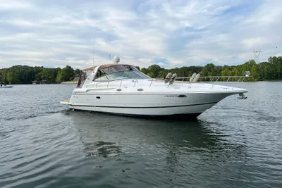 Cruisers Yachts 3870 Express