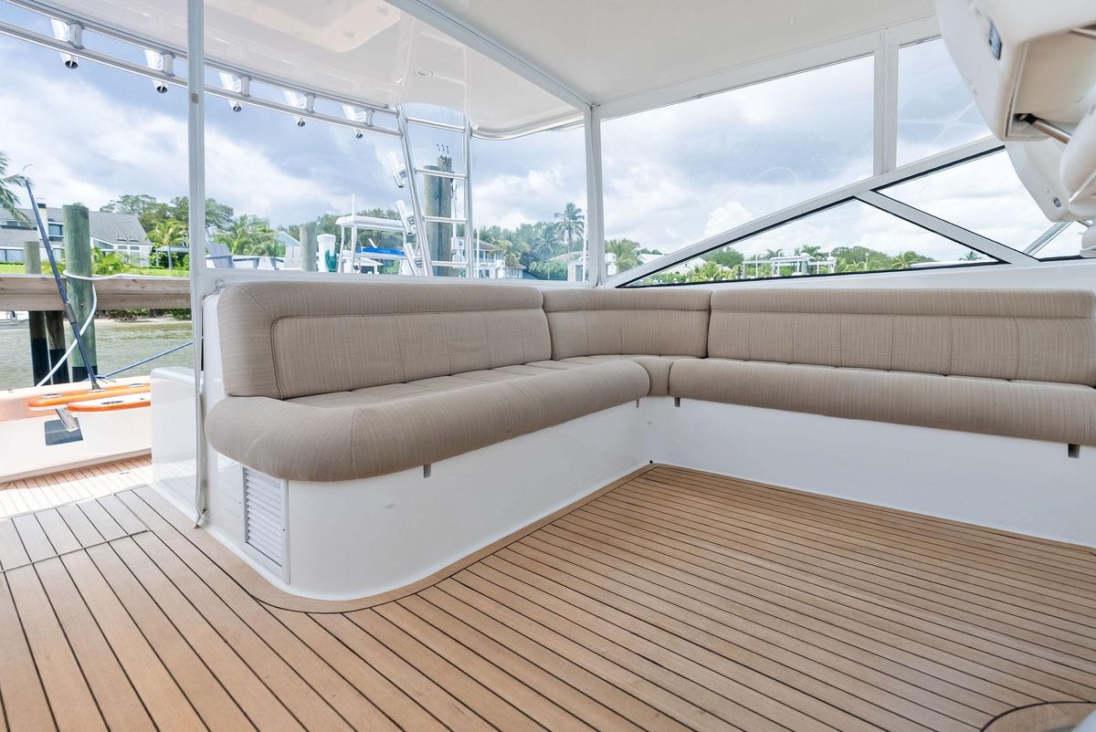 2010 Viking 52 