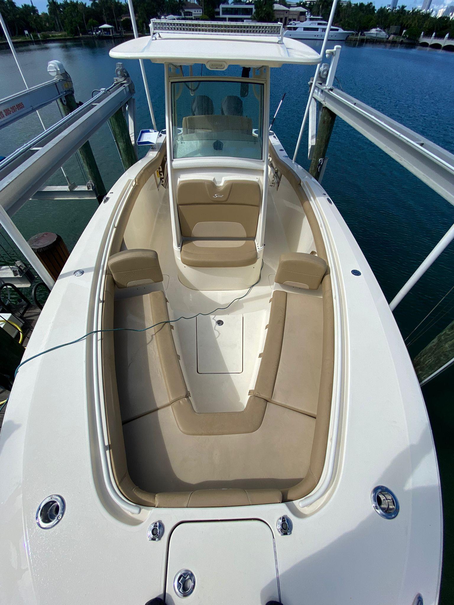 Scout - Luxury Center Console, Sport Fishing & Bay Boats