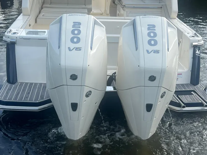  Yacht Photos Pics Twin Mercury 200 V6 engines on a 2025 Scout 277 Dorado boat.