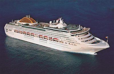 Cruise Ship - 2016 / 2272 Passengers - Stock No. S2624