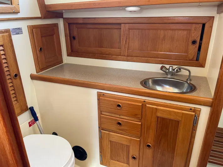  Yacht Photos Pics Enclosed Private Head