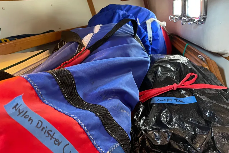  Yacht Photos Pics Quarter Berth