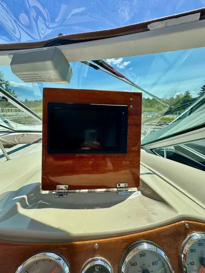  Yacht Photos Pics 2005 Doral Boca Grande boat dashboard with Garmin navigation system.