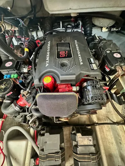  Yacht Photos Pics Volvo Penta 8.1 Gi engine in a 2005 Doral Boca Grande boat.