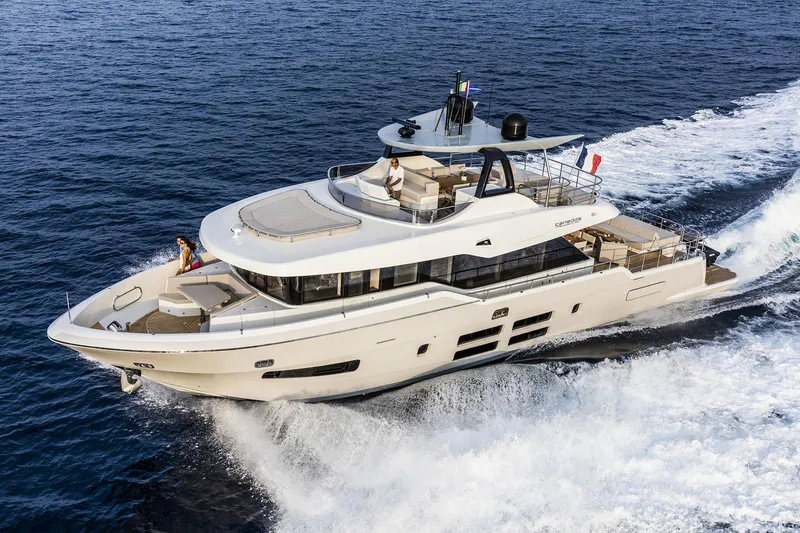 Bull Yacht Photos Pics 