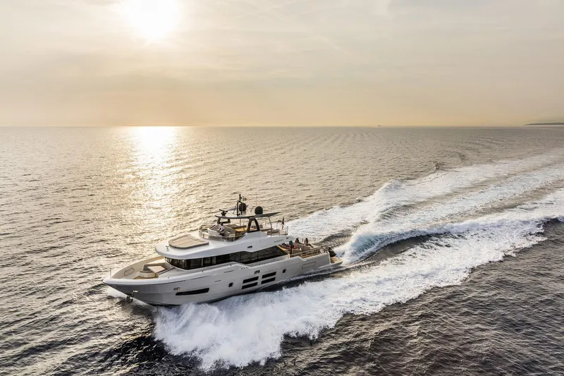 Bull Yacht Photos Pics 